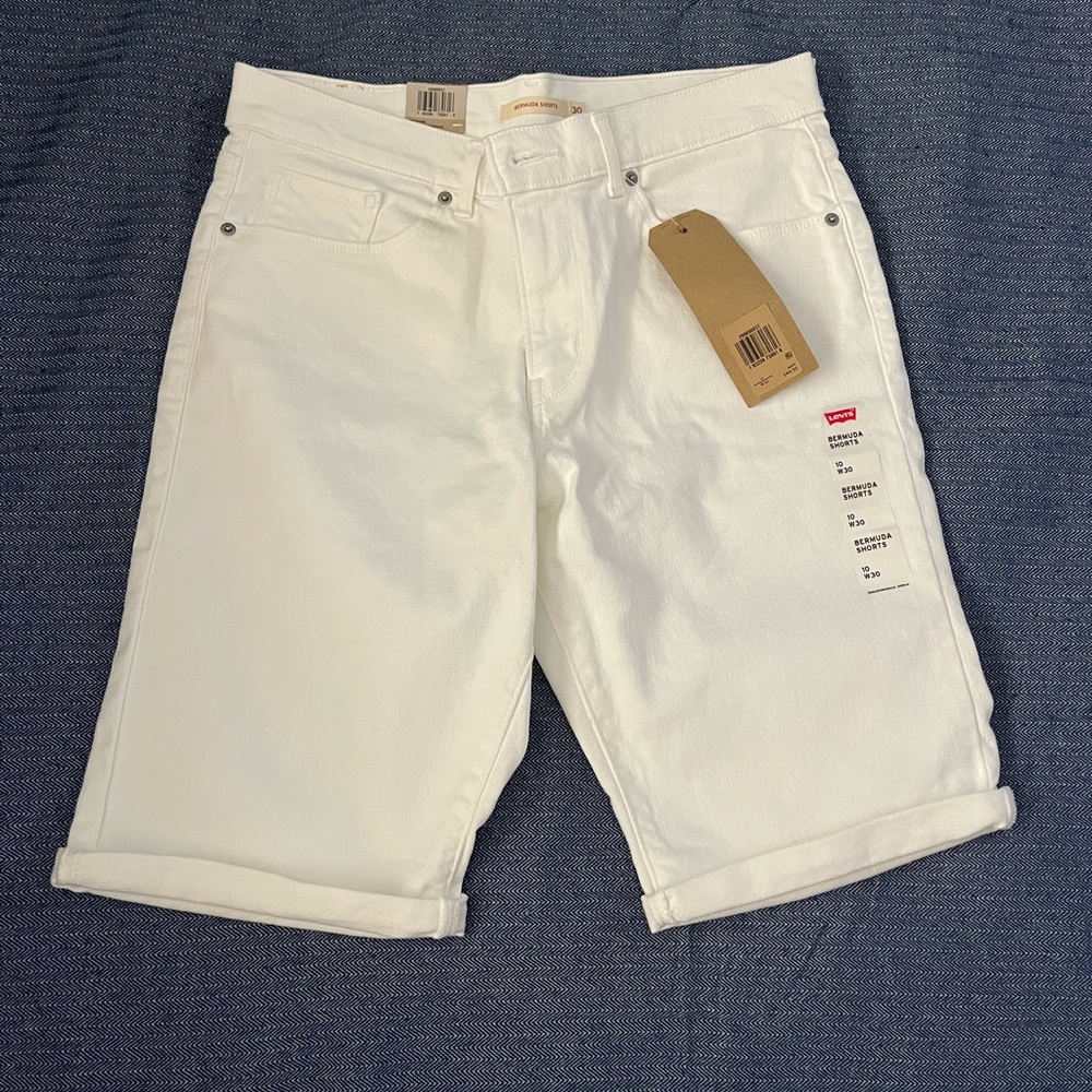 Levi white Bermuda Jean shorts size 30